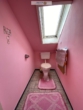 Separates WC DG - Wohnhaus mit 3 Wohneinheiten und einer Ladeneinheit