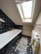 Badezimmer DG - Wohnhaus mit 3 Wohneinheiten und einer Ladeneinheit