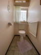 Separates WC 1.OG - Wohnhaus mit 3 Wohneinheiten und einer Ladeneinheit