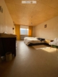 Schlafzimmer 1.OG - Wohnhaus mit 3 Wohneinheiten und einer Ladeneinheit
